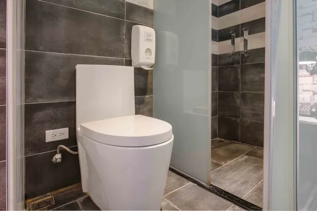 CHECK inn Taichung Ziyou-Standard Double Room without Window-9