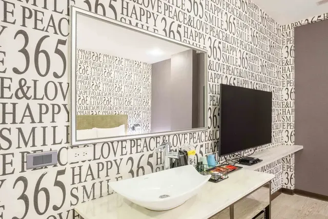CHECK inn Taichung Ziyou-Standard Double Room without Window-5