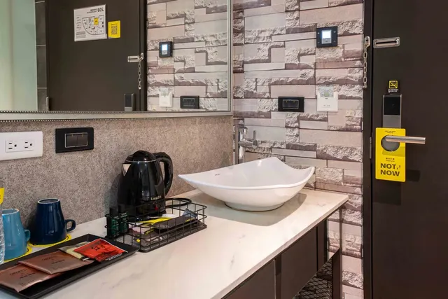 CHECK inn Taichung Ziyou-Standard Double Room without Window-10