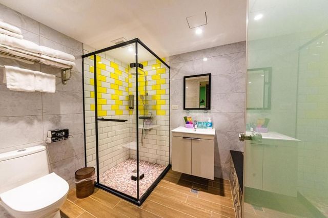 Toyfun Hotel ｜Luodong Night Market 5 minutes walk-406 Quadruple Room with Bath-4