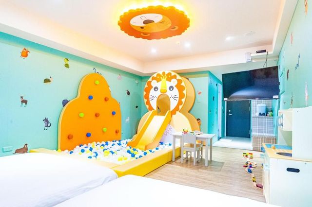 Toyfun Hotel ｜Luodong Night Market 5 minutes walk-406 Quadruple Room with Bath-8
