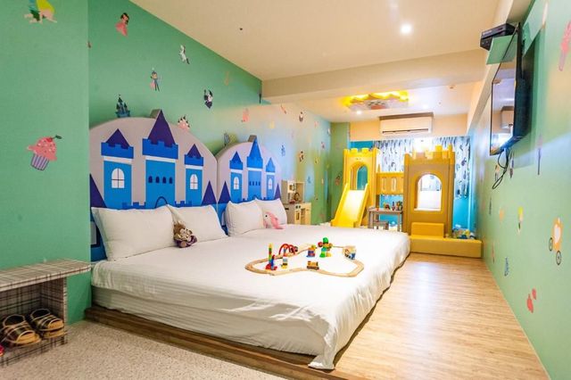 Toyfun Hotel ｜Luodong Night Market 5 minutes walk-410 Quadruple Room with Bath-2