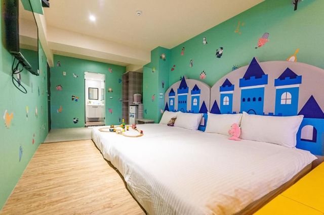 Toyfun Hotel ｜Luodong Night Market 5 minutes walk-410 Quadruple Room with Bath-7