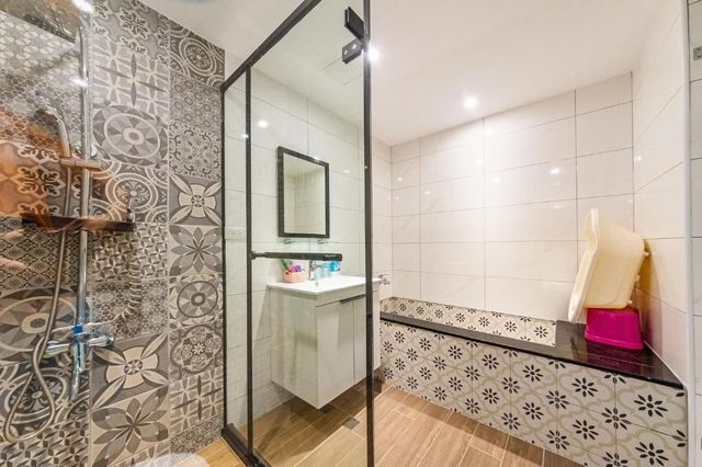 Toyfun Hotel ｜Luodong Night Market 5 minutes walk-401 Quadruple Room with Bath-4