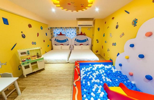 Toyfun Hotel ｜Luodong Night Market 5 minutes walk-403 Quadruple Room with Bath-2