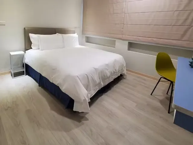 Stopover Inn-Standard Double Room "Don't Pick a Room"-2