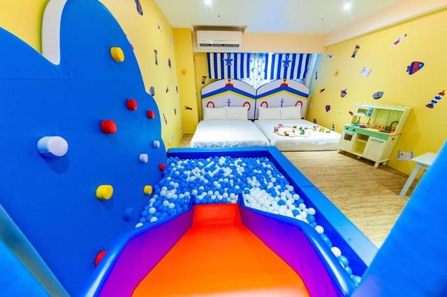 Toyfun Hotel ｜Luodong Night Market 5 minutes walk-407 Quadruple Room with Bath-4