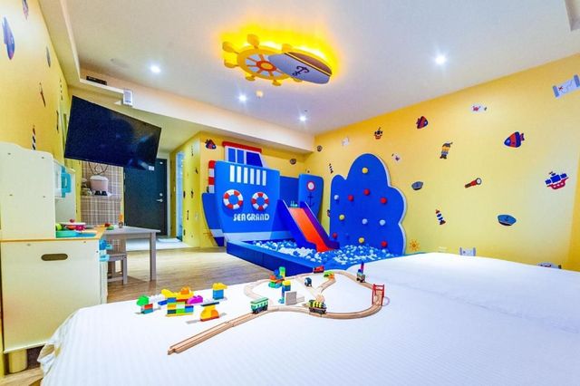Toyfun Hotel ｜Luodong Night Market 5 minutes walk-407 Quadruple Room with Bath-7