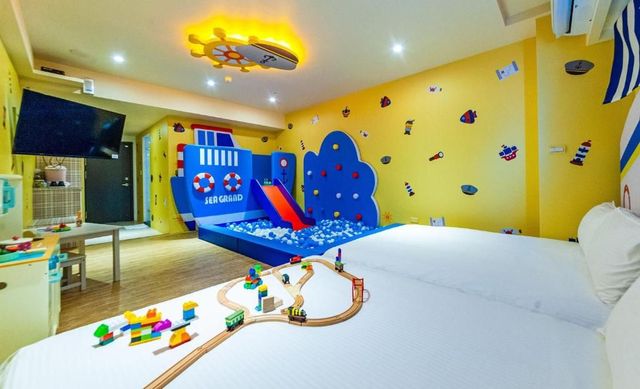 Toyfun Hotel ｜Luodong Night Market 5 minutes walk-407 Quadruple Room with Bath-11