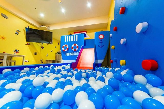 Toyfun Hotel ｜Luodong Night Market 5 minutes walk-407 Quadruple Room with Bath-6
