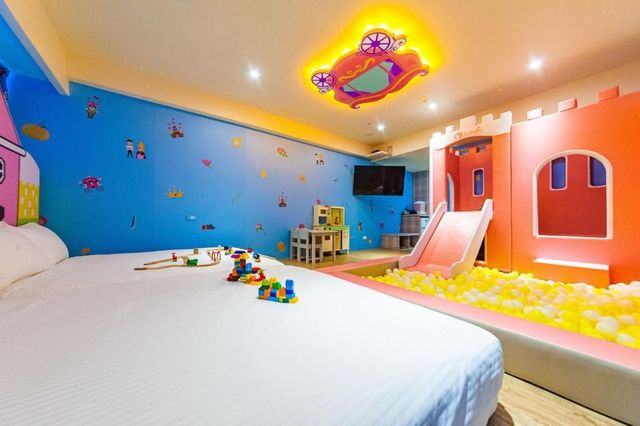 Toyfun Hotel ｜Luodong Night Market 5 minutes walk-405 Quadruple Room with Bath-8
