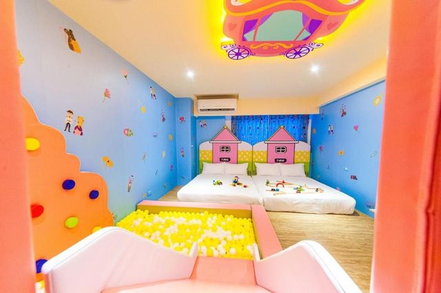 Toyfun Hotel ｜Luodong Night Market 5 minutes walk-405 Quadruple Room with Bath-7