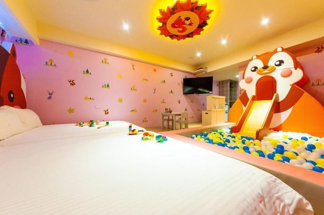 Toyfun Hotel ｜Luodong Night Market 5 minutes walk-402 Quadruple Room with Bath-3