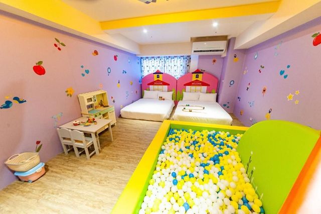 Toyfun Hotel ｜Luodong Night Market 5 minutes walk-408 Quadruple Room with Bath-6