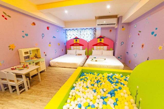Toyfun Hotel ｜Luodong Night Market 5 minutes walk-408 Quadruple Room with Bath-11