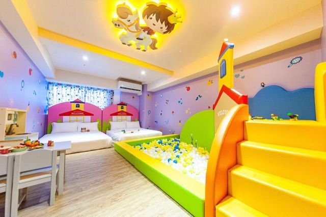 Toyfun Hotel ｜Luodong Night Market 5 minutes walk-408 Quadruple Room with Bath-2