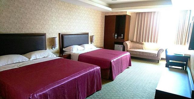 Metropolis Hotel-Cozy Quadruple Room-3