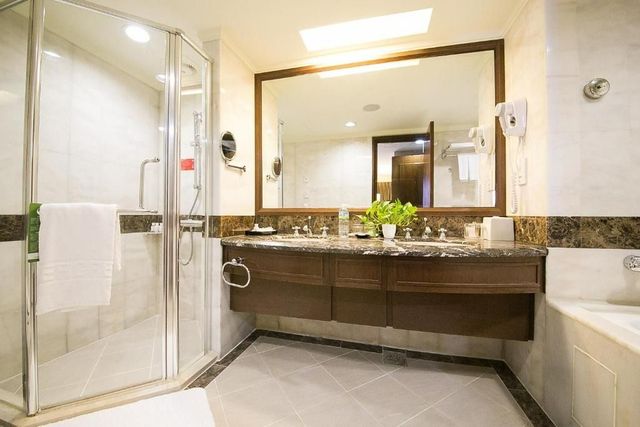 台糖長榮酒店 台南｜緊鄰大東夜市、設有泳池/自助式早餐-經典套房-4
