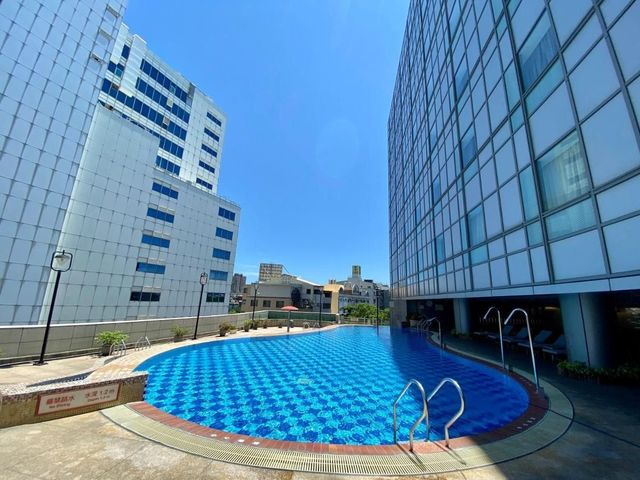 台糖長榮酒店 台南｜緊鄰大東夜市、設有泳池/自助式早餐-經典套房-6