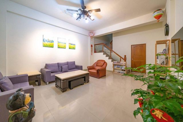 Hualien Baodong Colorful Nest B&B with slides, barbecue, singing, electric mahjong, near Dongdamen Night Market-6-person bungalow-3