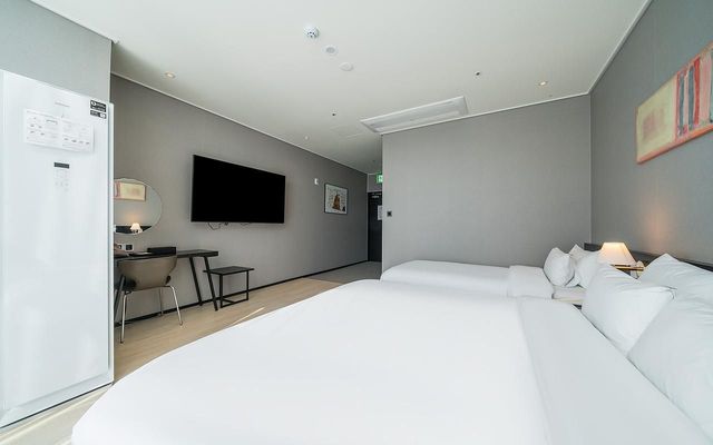 海洋波因特酒店｜近廣安里海灘 海景視野-行政海景套房-1
