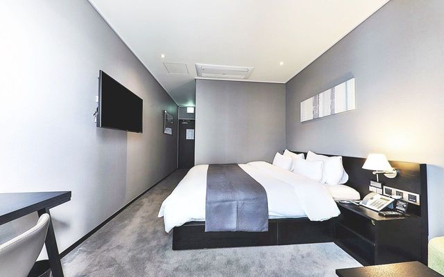 海洋波因特酒店｜近廣安里海灘 海景視野-高級雙人房－附露臺-1