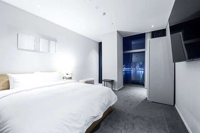 海洋波因特酒店｜近廣安里海灘 海景視野-寵物海景雙人房-1