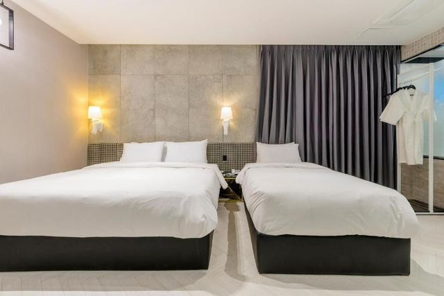 釜山空中酒店｜緊鄰輕軌機場站-雙床房-3