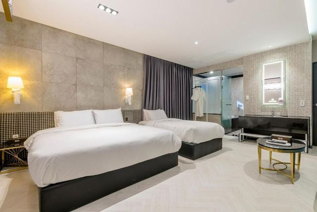 釜山空中酒店｜緊鄰輕軌機場站-雙床房-1