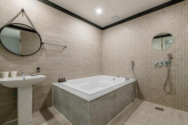 釜山空中酒店｜緊鄰輕軌機場站-特大雙人床房-5