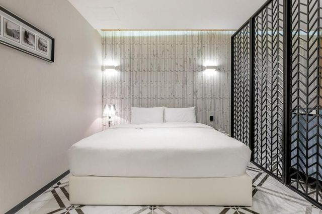 釜山空中酒店｜緊鄰輕軌機場站-特大雙人床房-1