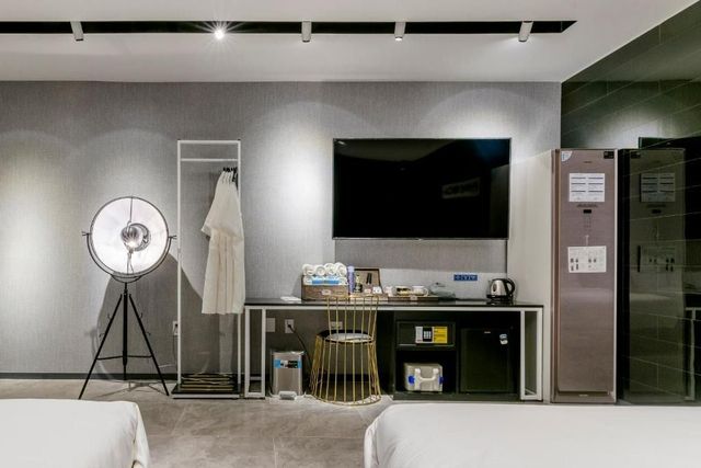 釜山空中酒店｜緊鄰輕軌機場站-大型雙床房-4