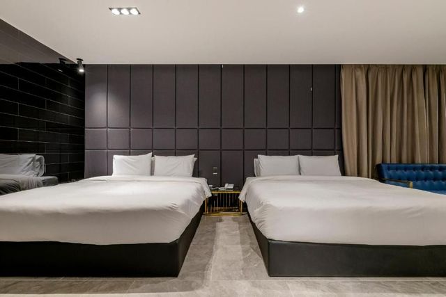 釜山空中酒店｜緊鄰輕軌機場站-大型雙床房-2