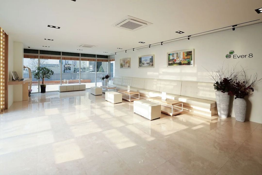 Ever8 公寓式酒店｜5分鐘到梨大站 近新村 弘大商圈
