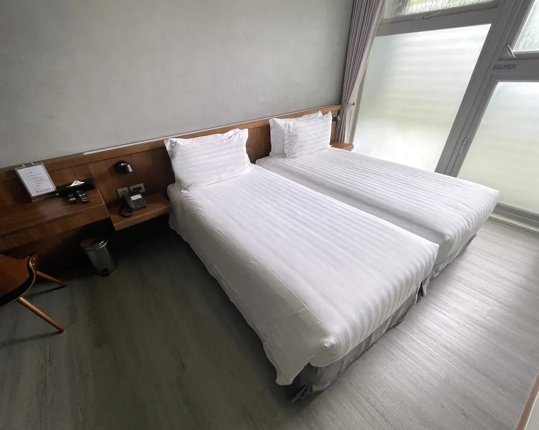 HOTEL BEGINS