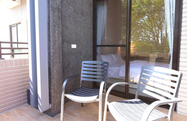 Lütel Hotel │ Xpark · Taoyuan Airport MRT A18 · HSR-Double Terrace Room with Shared Bathroom-6