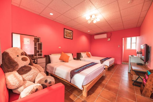 Ying Kaoru hotel-Hall 1 | colorful quadruple room (not pick room)-2