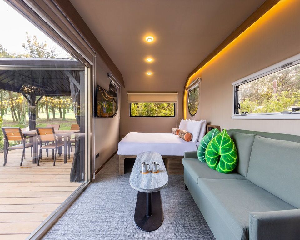 天成逸旅-朋趣豪華露營｜全新露營車、全包式度假體驗-【露營車】曙光號 (3人入住)-1