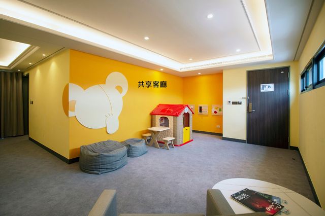 CHECK inn MAGI Kids Hotel-Premium Quadruple Room with Sharing Living Room-8