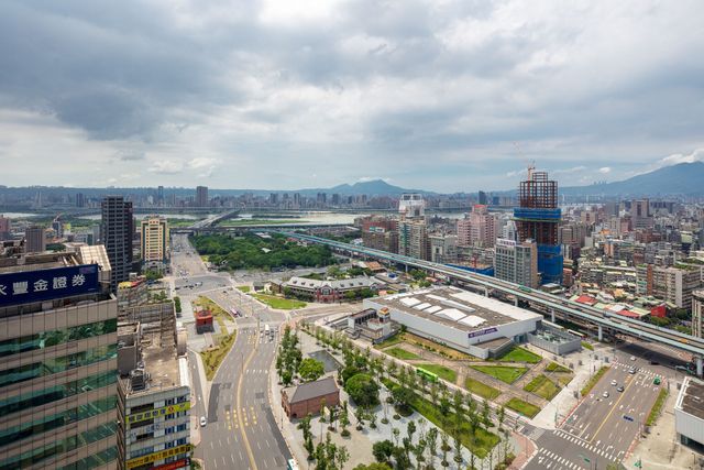 路徒Plus行旅-站前館｜超寬敞兒童遊戲區、緊鄰台北車站-家庭房｜遠眺淡水河畔-5