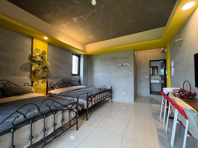 Pearl One Five Zero-Pearl Yellow｜Quadruple Room-1
