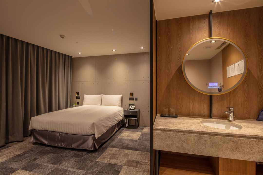 Roaders Plus Hotel - Theme
