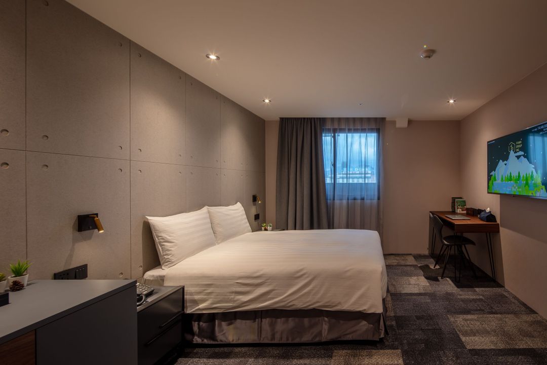 Roaders Plus Hotel - Theme