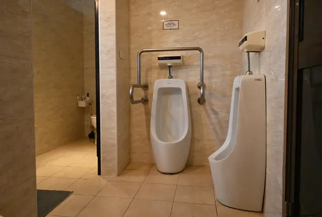 Lütel Hotel │ Xpark · Taoyuan Airport MRT A18 · HSR-Double Room with Shared Bathroom(No Window)-9