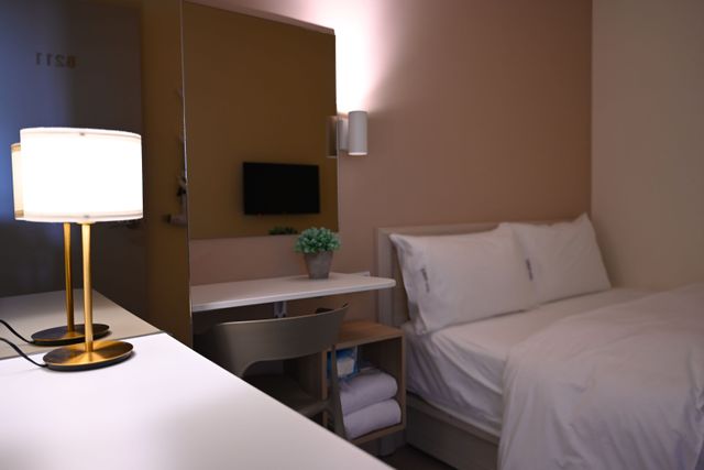 Lütel Hotel │ Xpark · Taoyuan Airport MRT A18 · HSR-Double Room with Shared Bathroom(No Window)-3