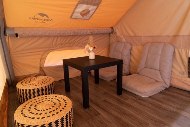 小客廳沙發桌椅