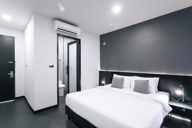 CREW Hotel-Standard Double Pool Room-2