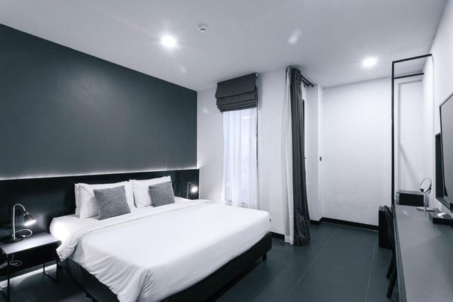 CREW Hotel-Standard Double Pool Room-1