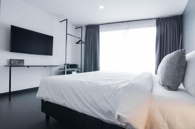 CREW Hotel-Standard Double Room-6