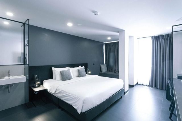 CREW Hotel-Standard Double Room-2